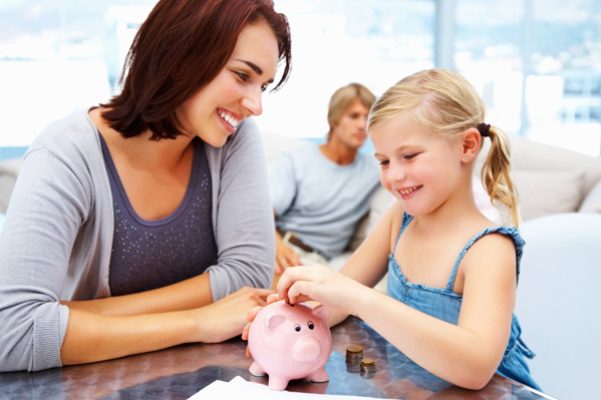 mother-daughter-piggybank